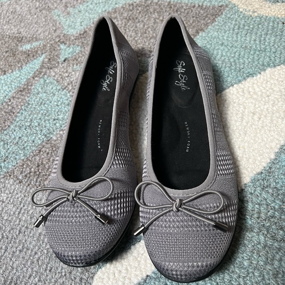 Soft Style by Hush Puppies Grey Flats  7 M - Picture 2 of 13